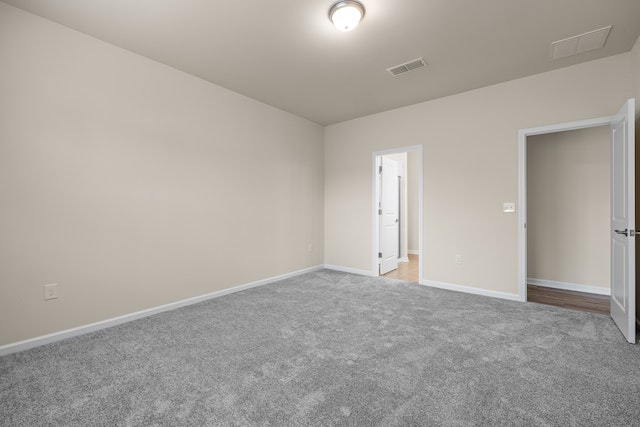 an empty carpeted room
